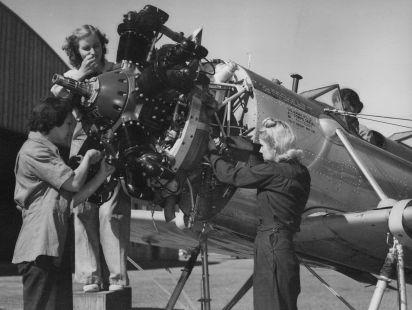 © J. Howard Miller — U.S. National Archives and Records Administration